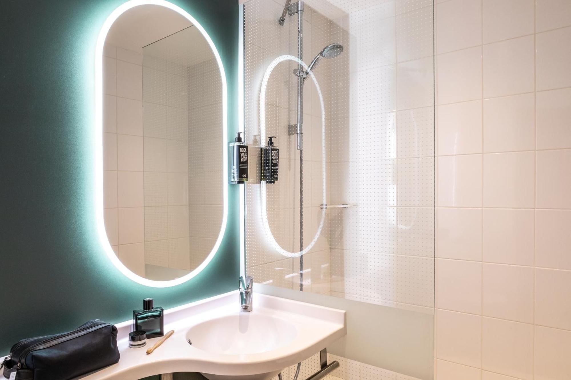 Hotel Ibis Maine Montparnasse Paříž Pokoj fotografie